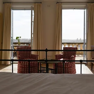  Apartment Penthouse W/ Unique Harbour View